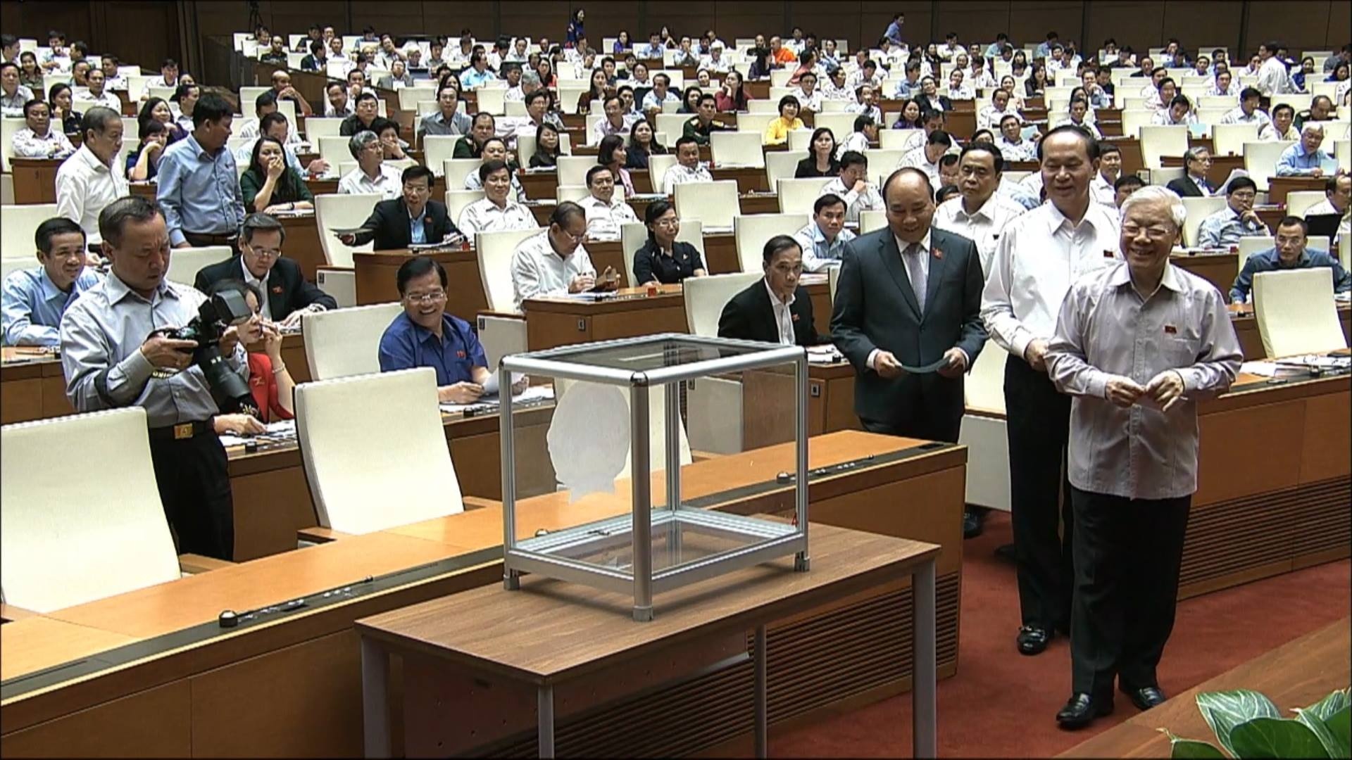 Quốc hội miễn nhiệm Tổng Thanh tra, Bộ trưởng GTVT ảnh 1 Quoc hoi mien nhiem Tong Thanh tra, Bo truong GTVT anh 1