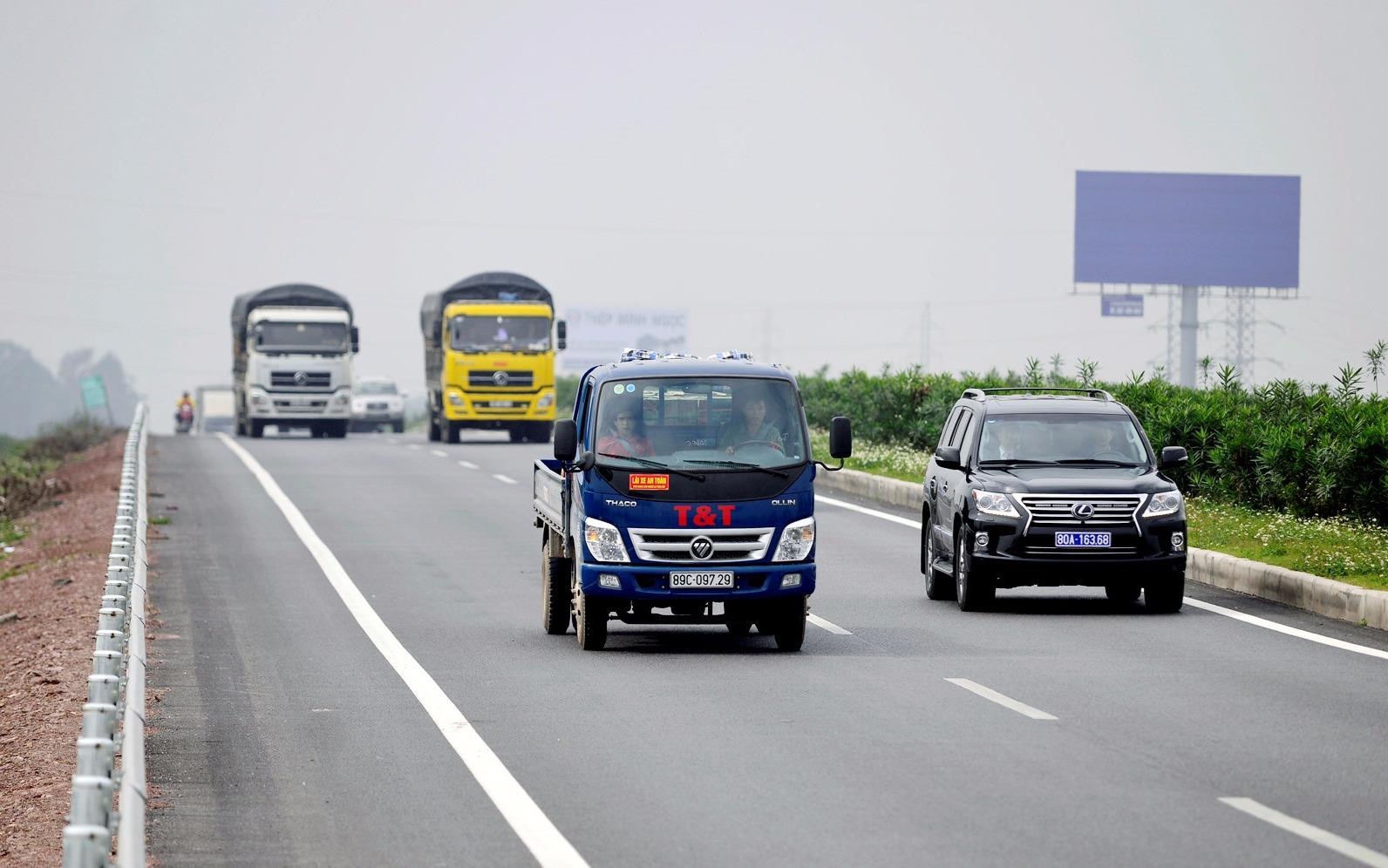 Cao toc Bac - Nam: Can tinh toi phuong an 10 lan xe hinh anh