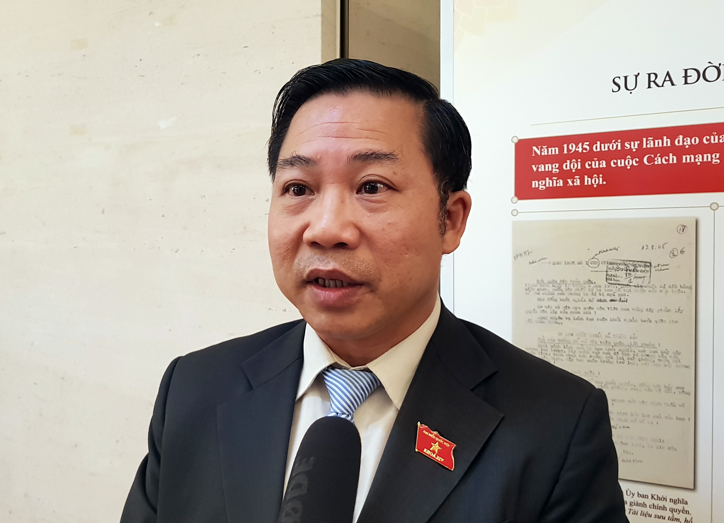 Vu bat hieu truong ban gao: 'Nha truong ban di mieng com cua cac con' hinh anh