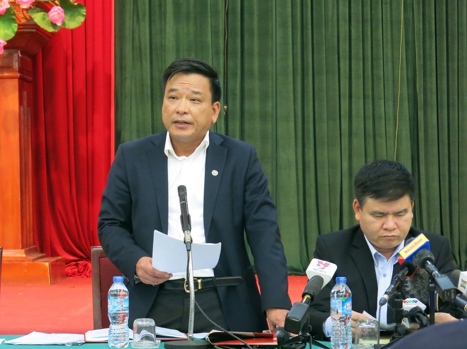 Thay nuoc ho Guom bang nuoc gieng khoan anh 1