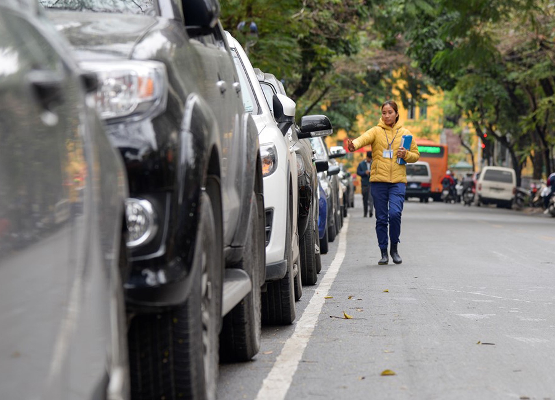 Ha Noi tang gia trong giu oto, xe may tu 2018 hinh anh