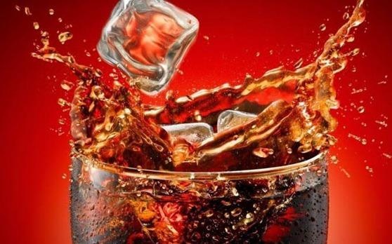 Thu tuong cam quang cao nuoc ngot co gas o truong hoc hinh anh