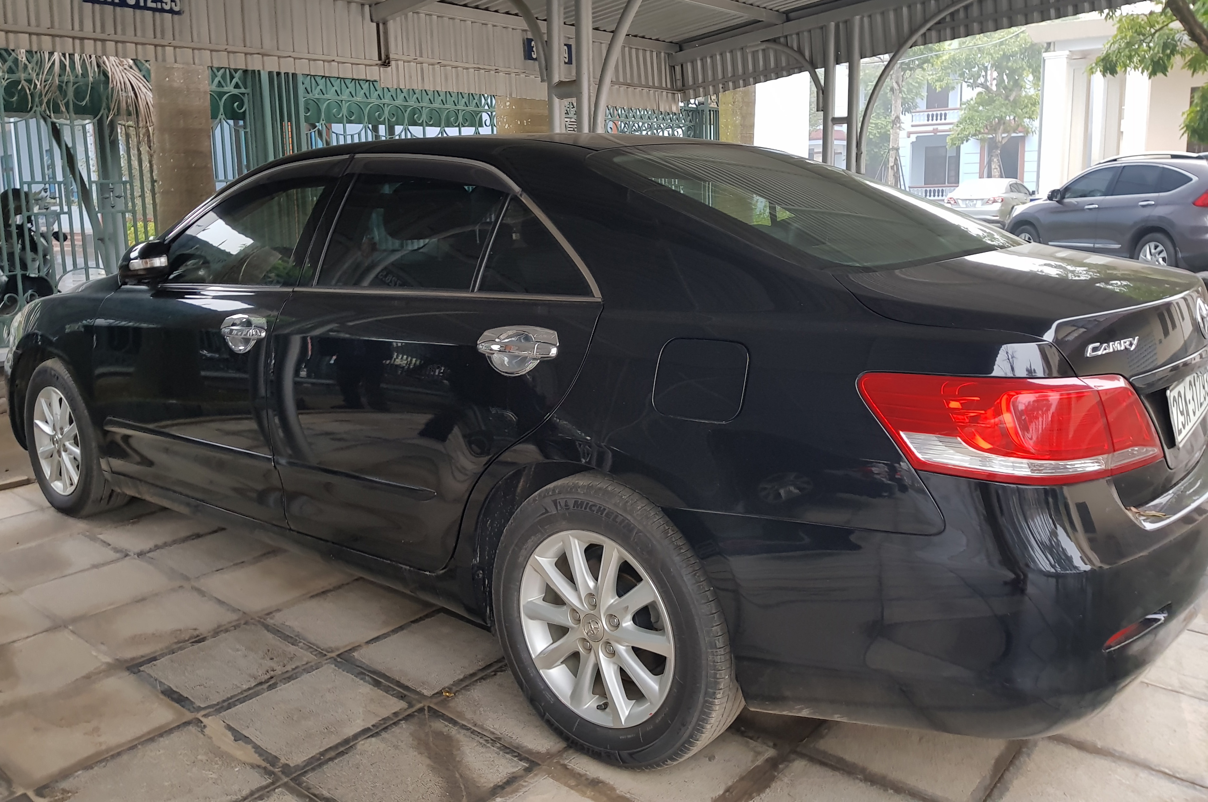 Chu tich UBND huyen Quoc Oai mat tich anh 2