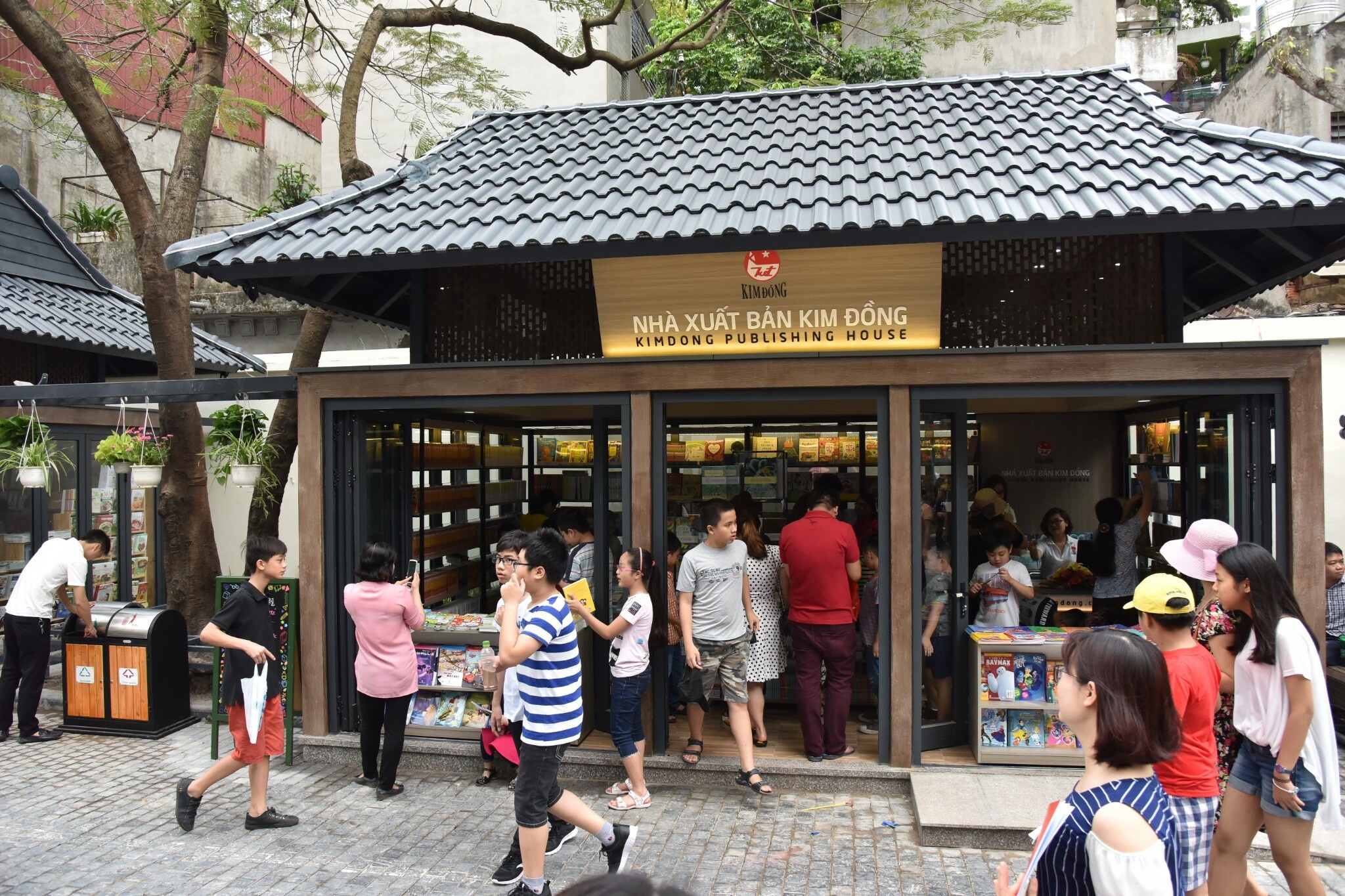 Ha Noi to chuc pho sach xuan Mau Tuat anh 1