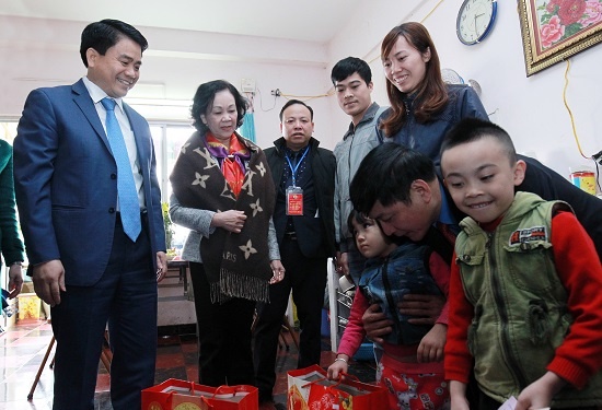 1.000 cong nhan du Tet sum vay anh 1