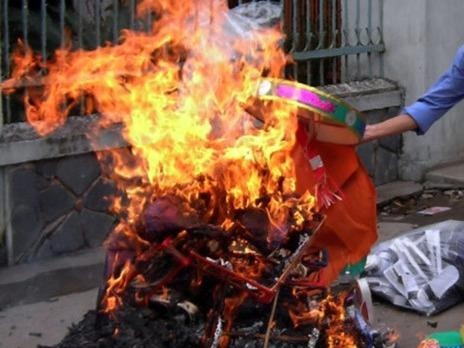 De nghi bo dot vang ma hinh anh