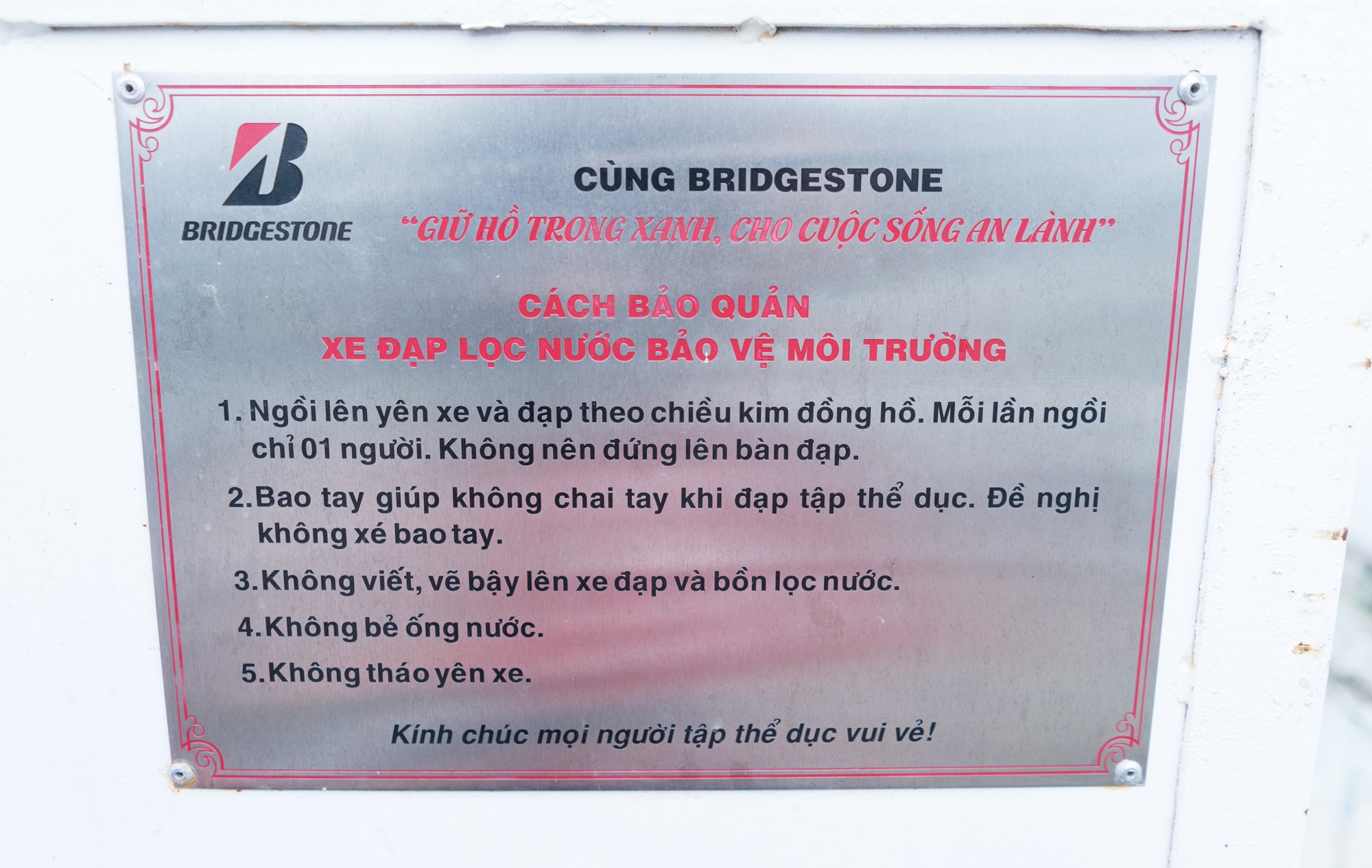 Xe dap nuoc ho Hoang Cau bi pha anh 7