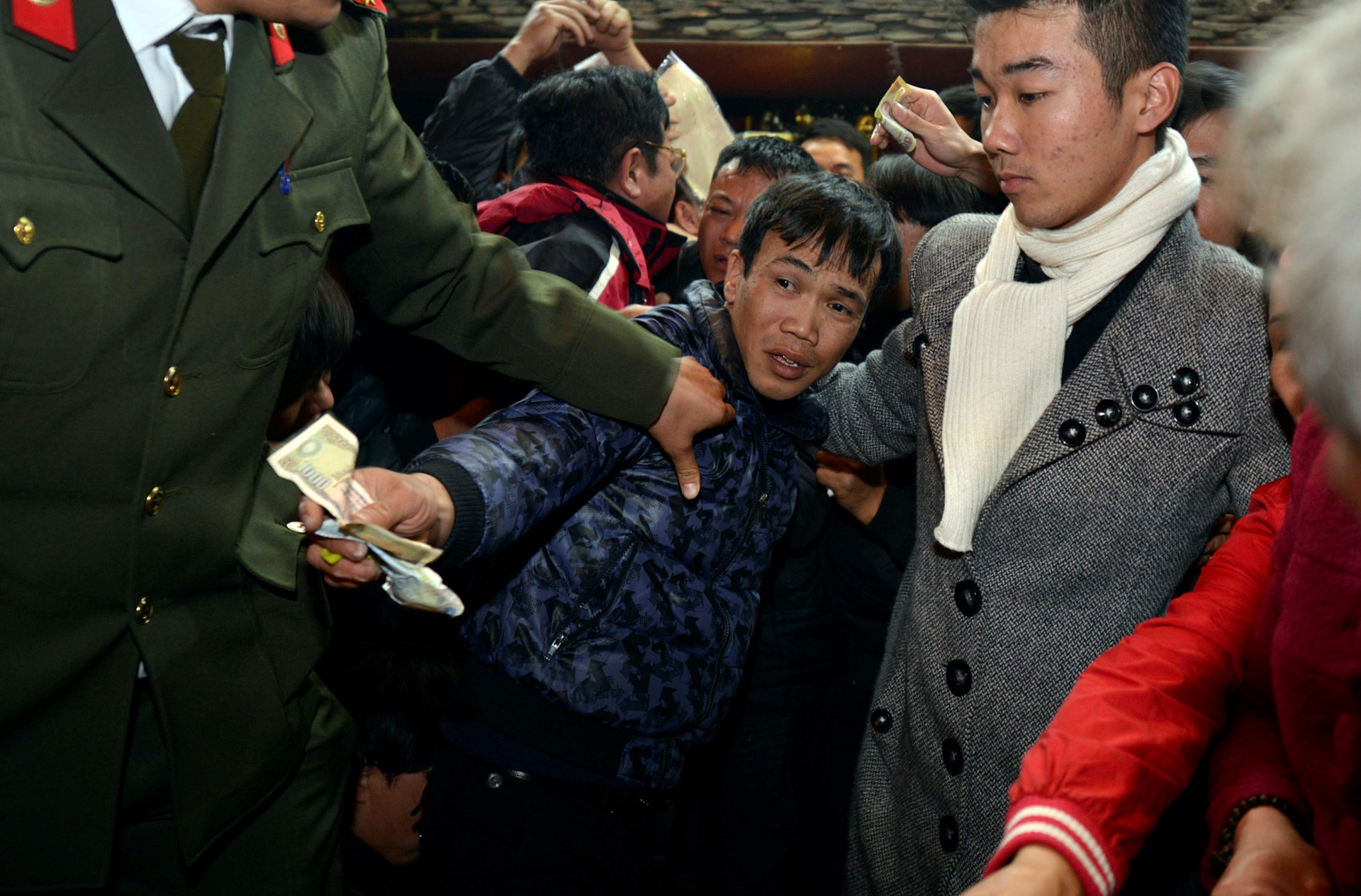 Phat an o le hoi den Tran anh 2