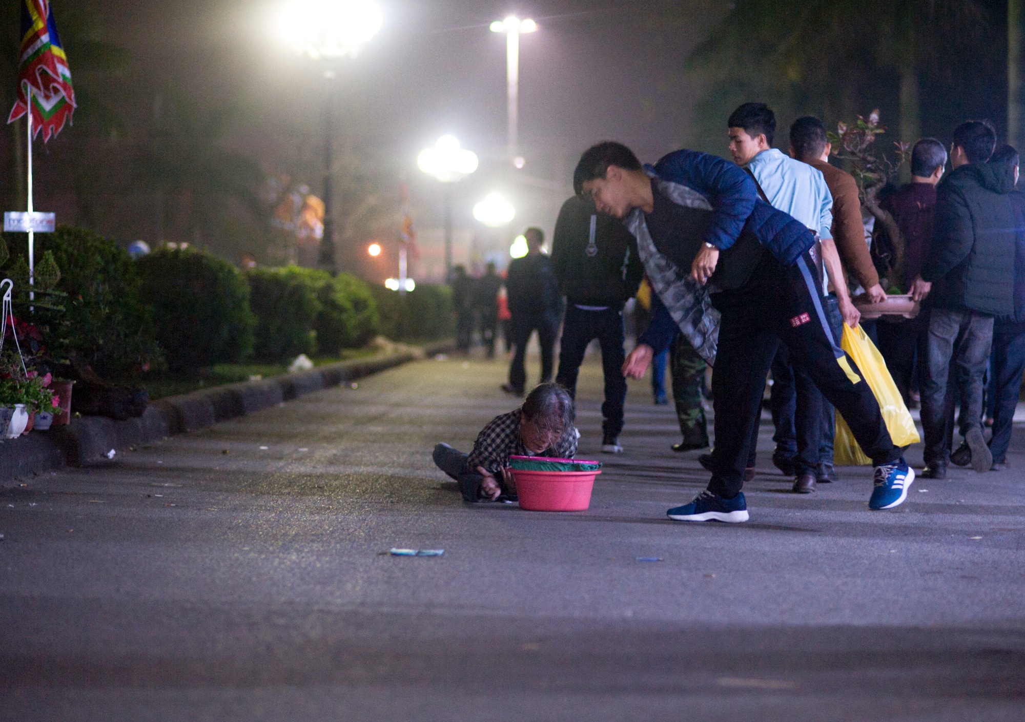 An xin bua vay den Tran anh 6