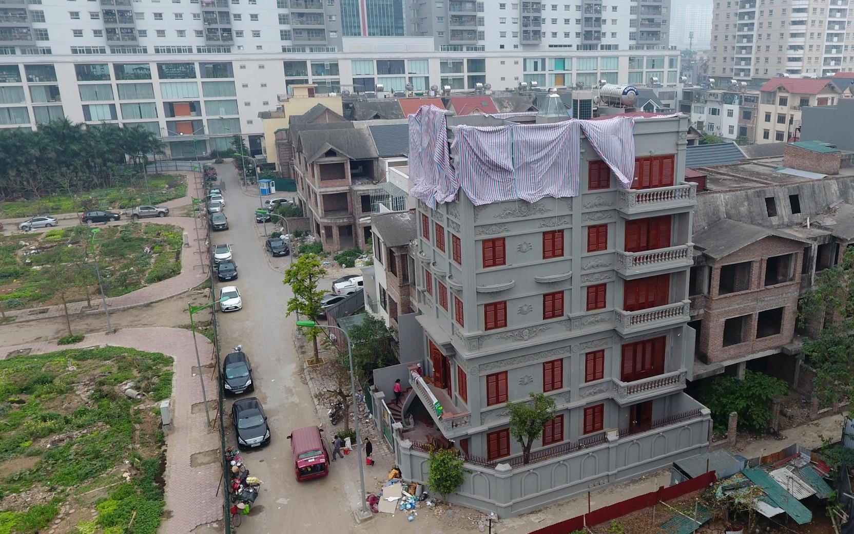 Can canh biet thu sai phep cua gia dinh ong Nguyen Thanh Hoa hinh anh