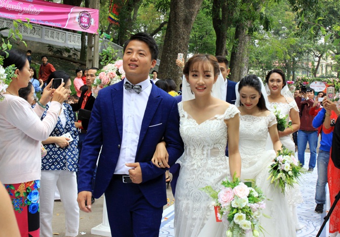 Ha Noi yeu cau can bo khong to chuc cuoi o khach san 5 sao hinh anh