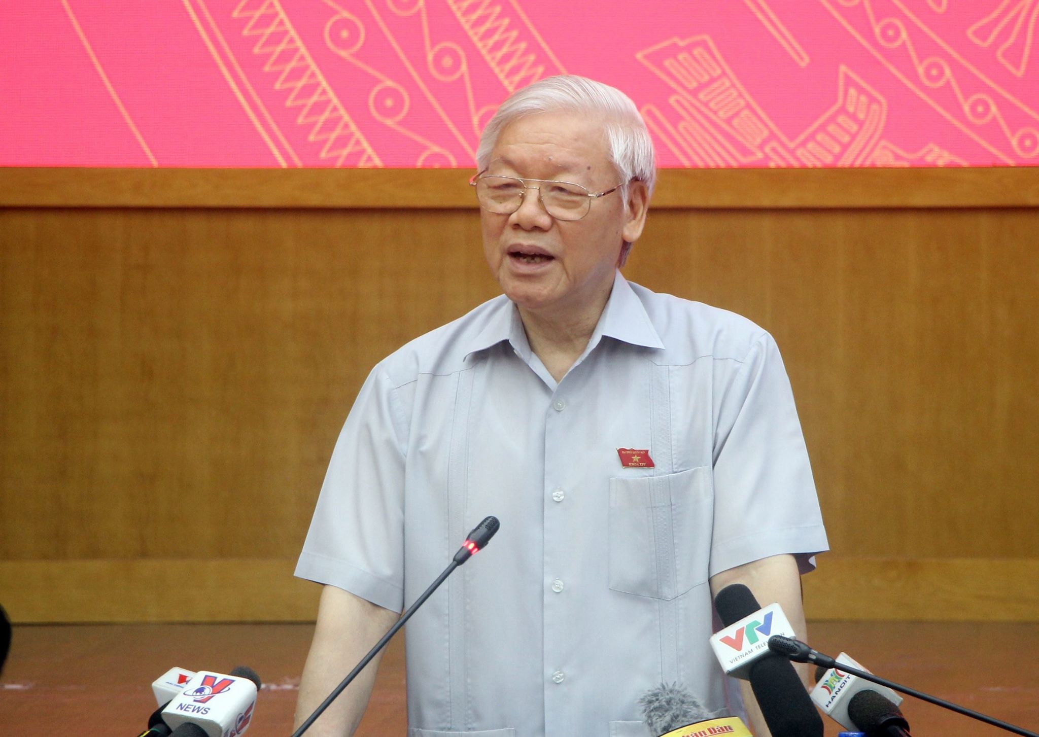 Tong Bi thu tiep xuc cu tri Ha Noi anh 4