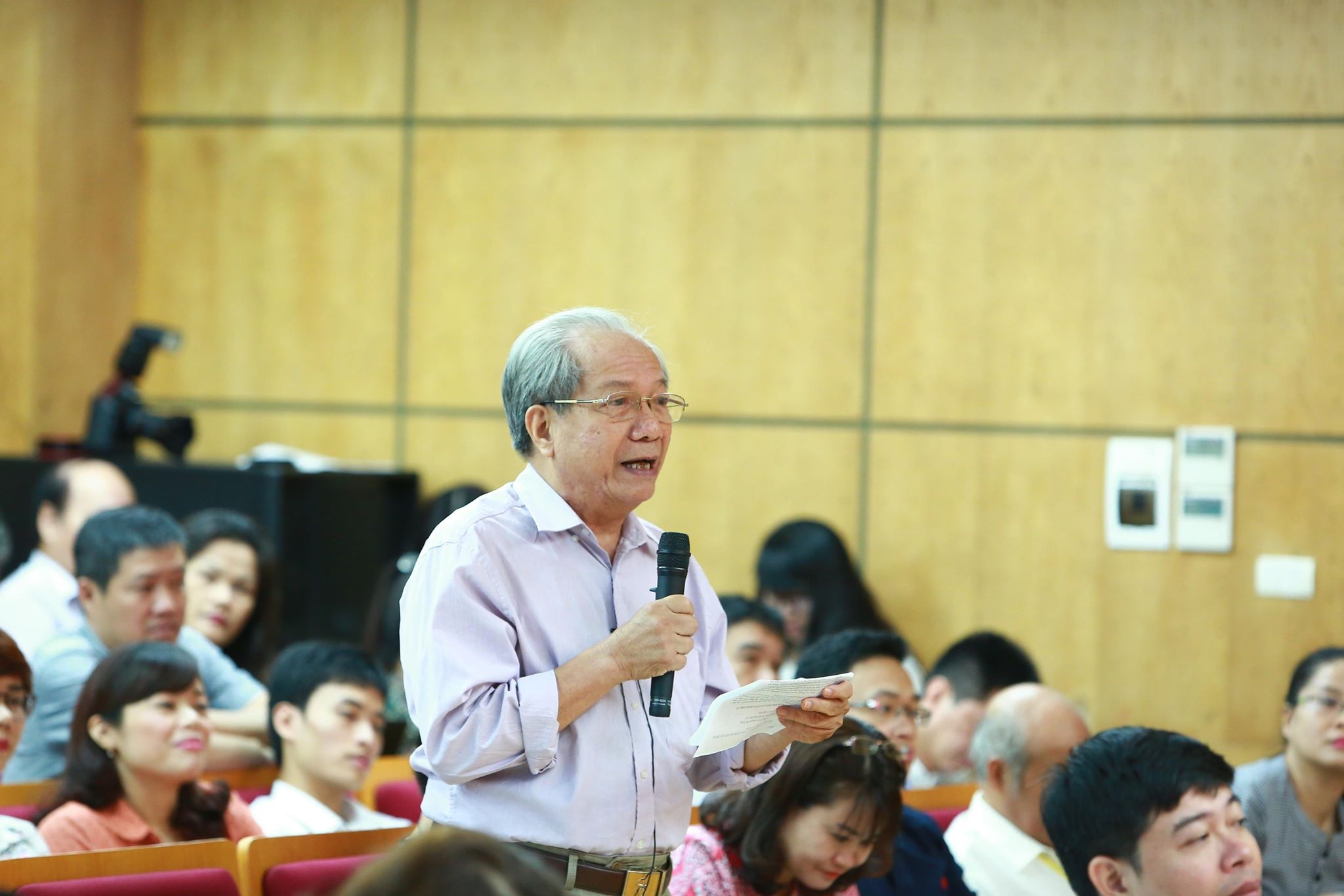 Tong Bi thu tiep xuc cu tri Ha Noi anh 3