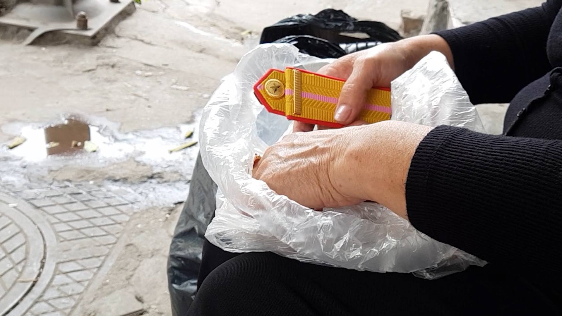 Trang phục công an, bộ đội bán tràn lan ảnh 2 Trang phuc cong an, bo doi ban tran lan anh 2