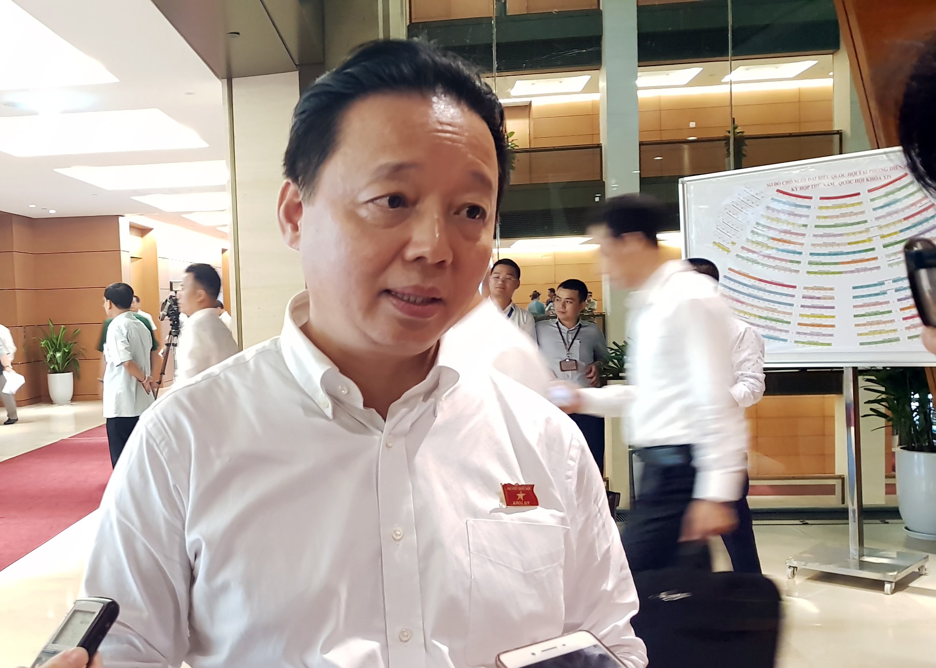 Thu truong Bo TN&MT gom dat rung anh 1