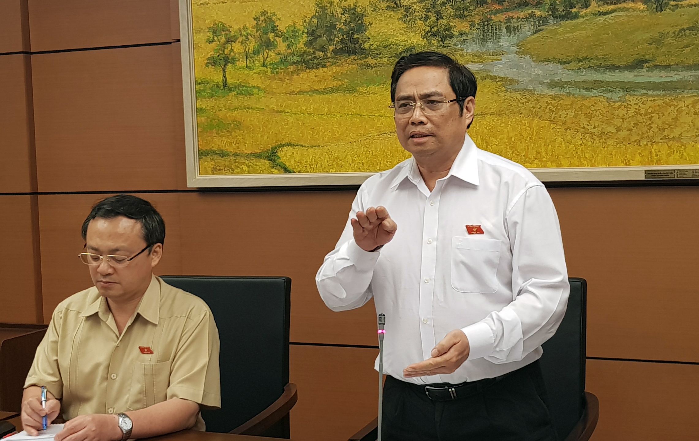 Dai bieu Quoc hoi thao luan Luat Quy hoach anh 1