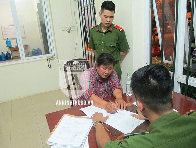 Cuop tien cua xe om anh 4