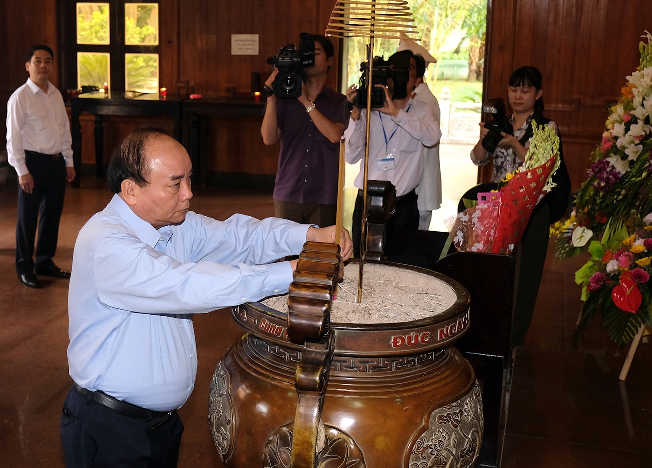 Thu tuong tham di tich Kim Lien, Truong Bon hinh anh