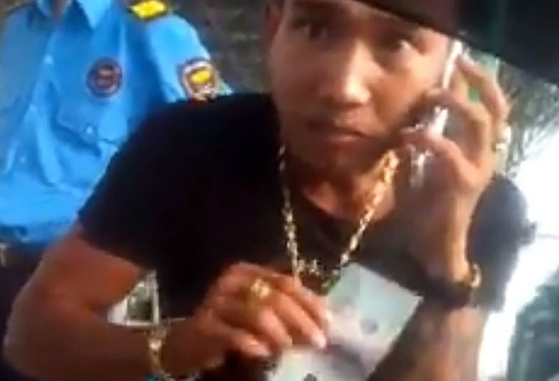 Thanh nien xuc pham nu hanh khach o BOT anh 2