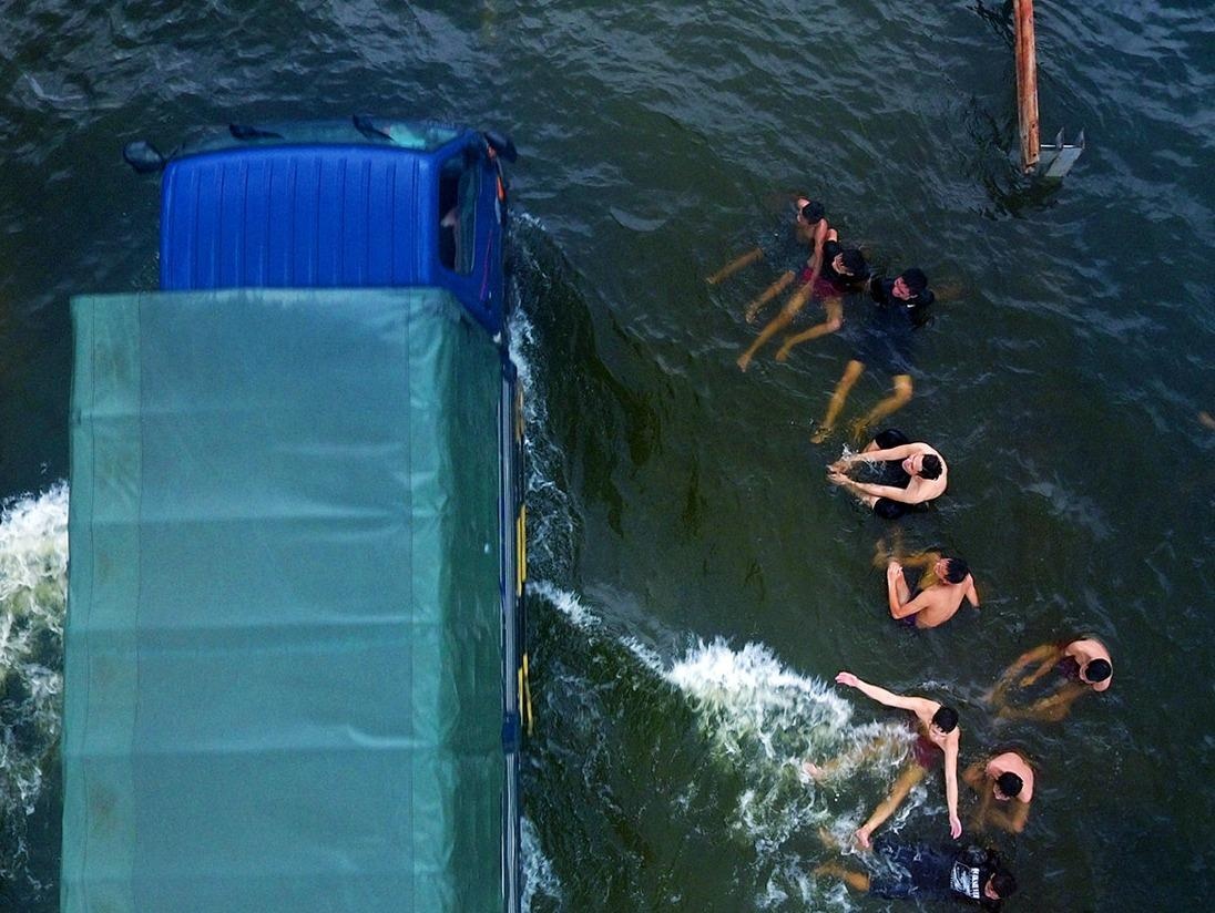 3 nguoi chet duoi trong vung ngap lut o Ha Noi hinh anh