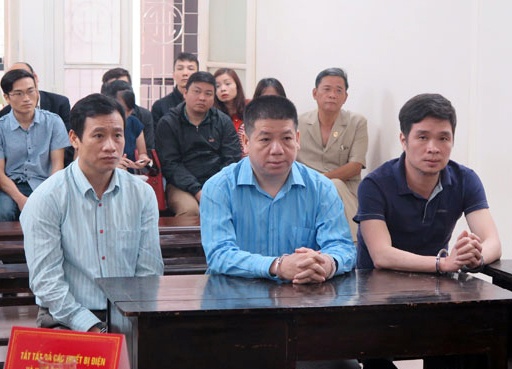 Chu tich HDQT 2 cong ty da cap cung dong bon lua hon 600 nguoi hinh anh