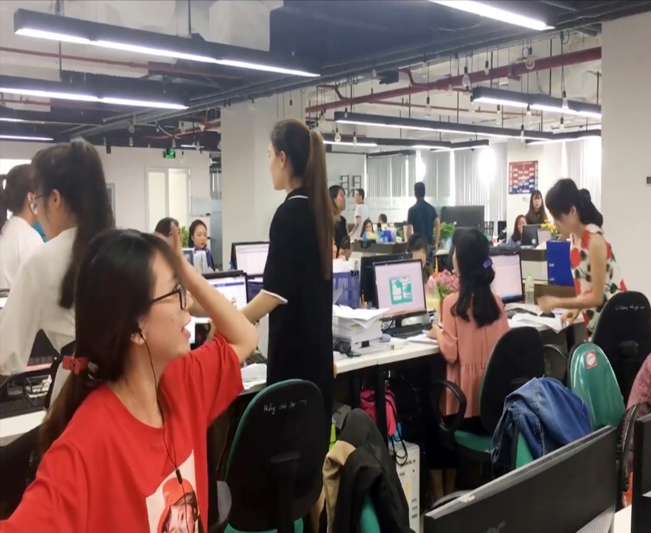 Dan van phong Ha Noi nhon nhao vi dong dat hinh anh