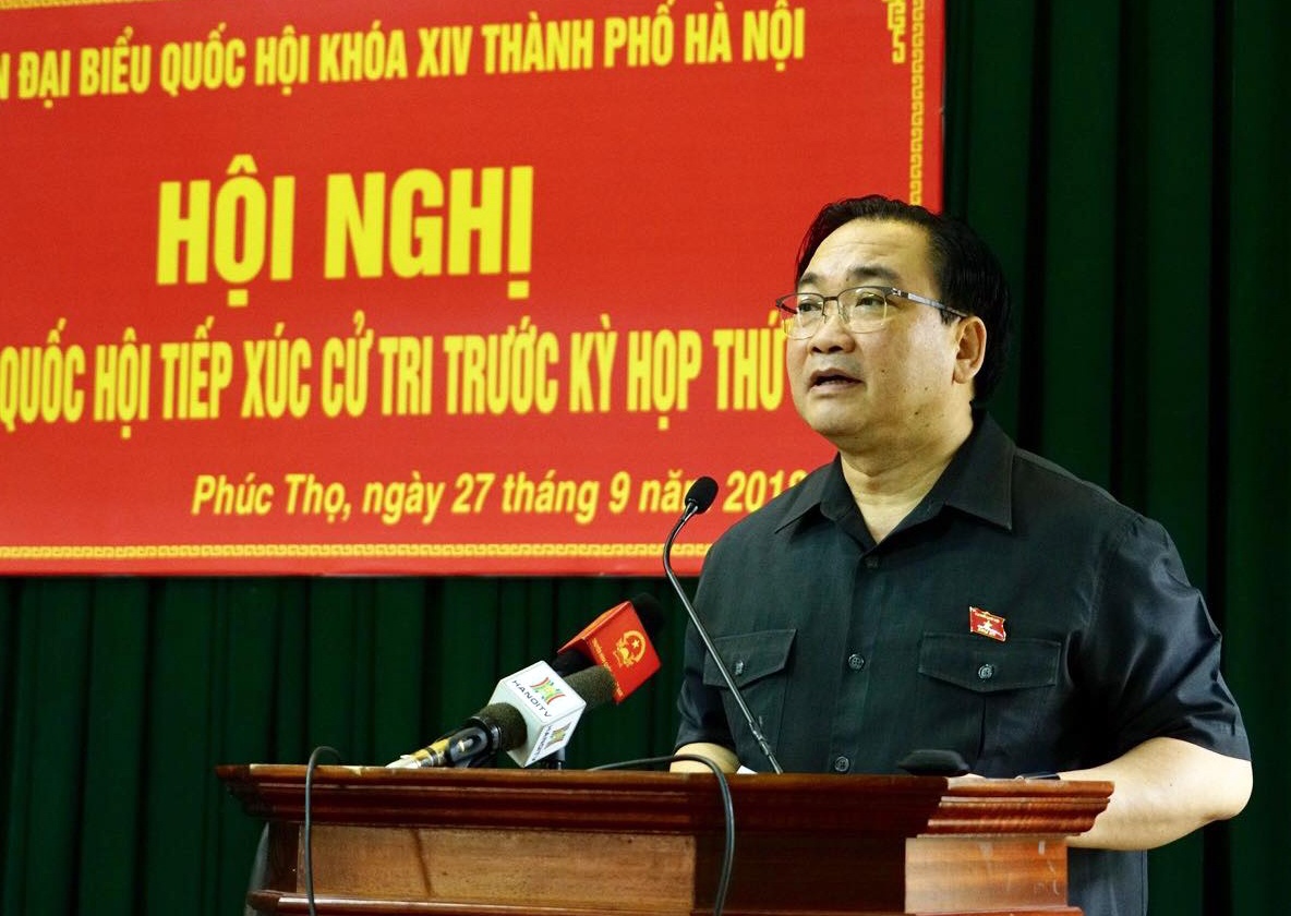 Bi thu Ha Noi tiep xuc cu tri anh 2