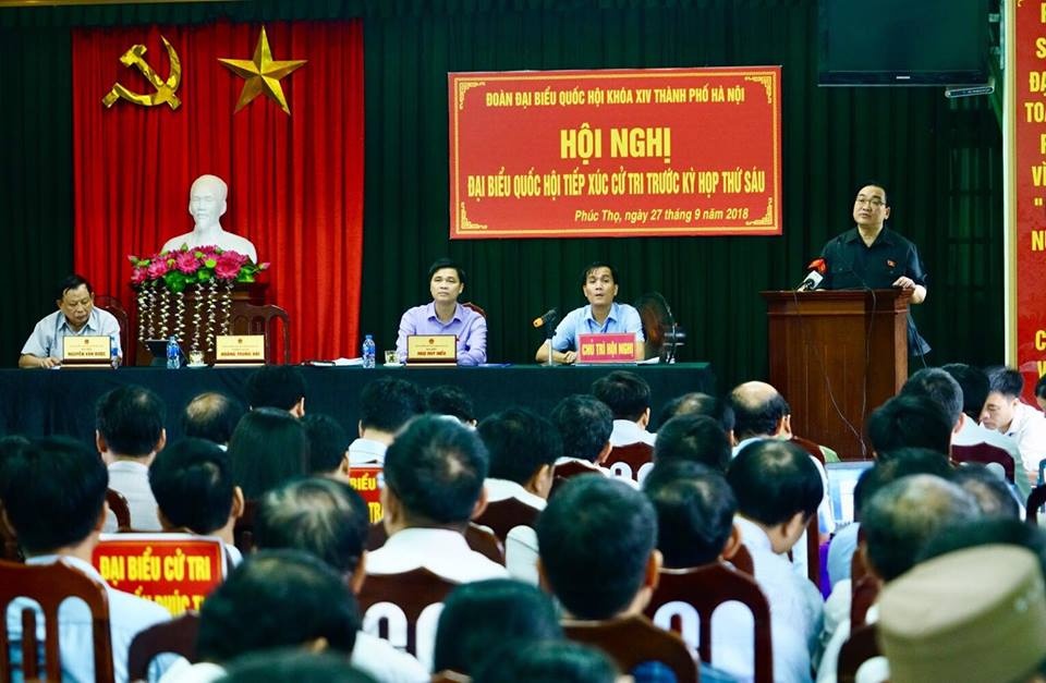 Bi thu Ha Noi tiep xuc cu tri anh 1