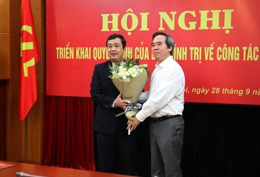 Bộ Chính trị, Ban Bí thư điều động cán bộ ảnh 1 Bo Chinh tri, Ban Bi thu dieu dong can bo anh 1