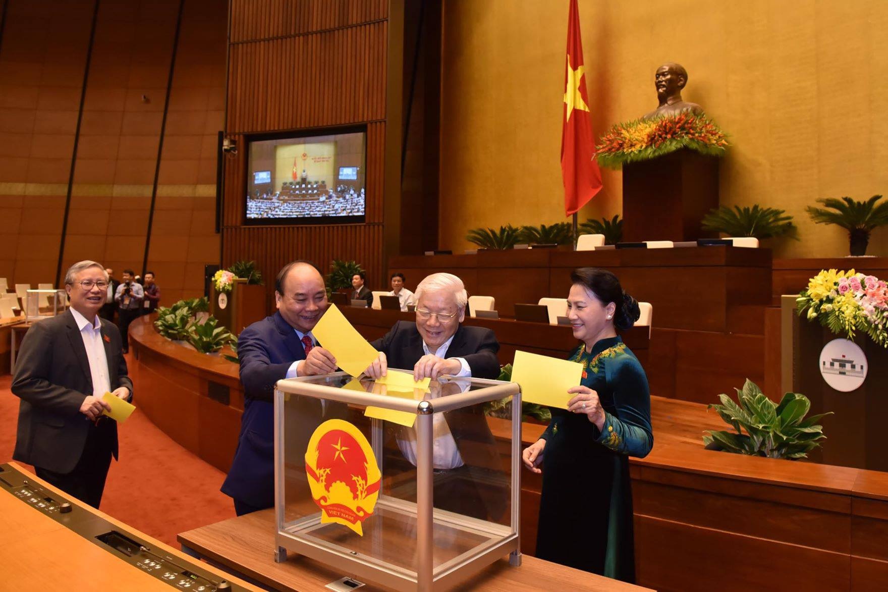 Quoc hoi bo phieu bau Chu tich nuoc hinh anh