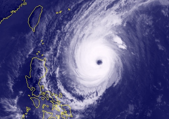 Sieu bao Yutu vao Bien Dong anh 2