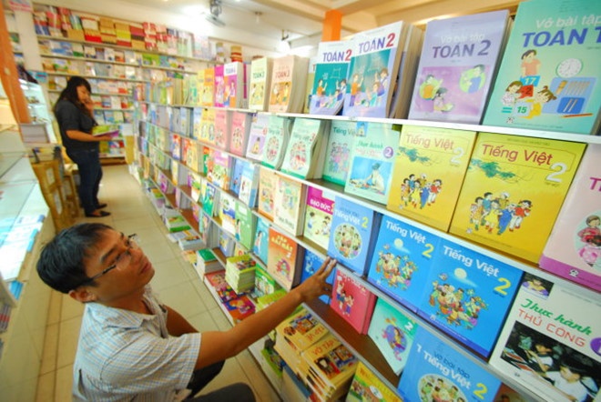 'Mot chuong trinh nhieu sach giao khoa can het suc than trong' hinh anh