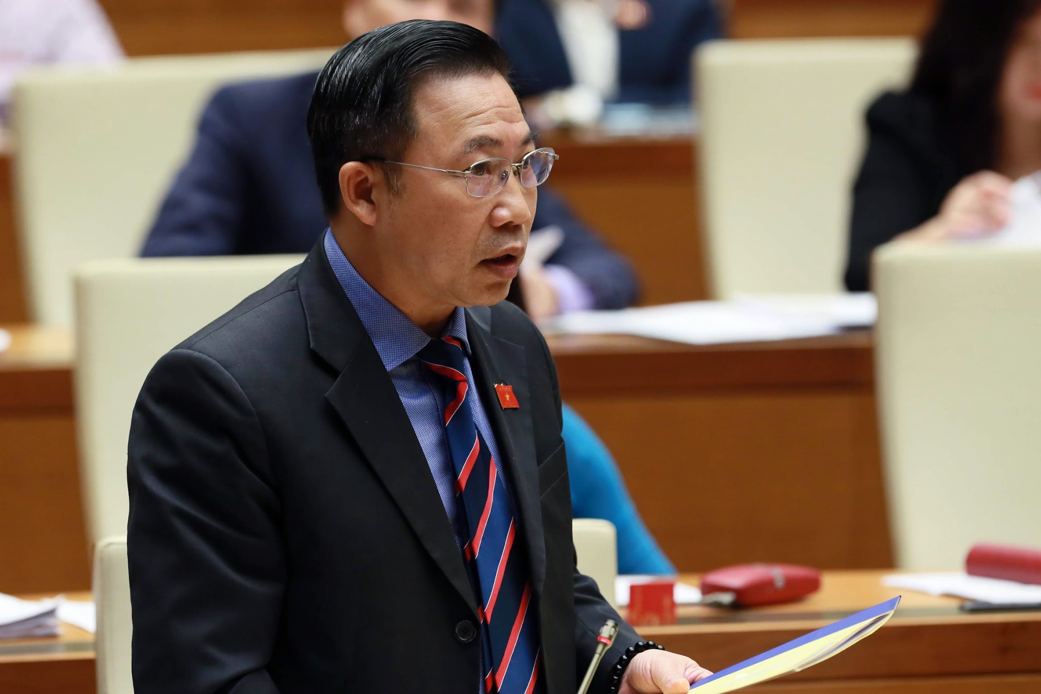 'Chu tich UBND tinh tiep dan 9 phut, roi di nhau' hinh anh