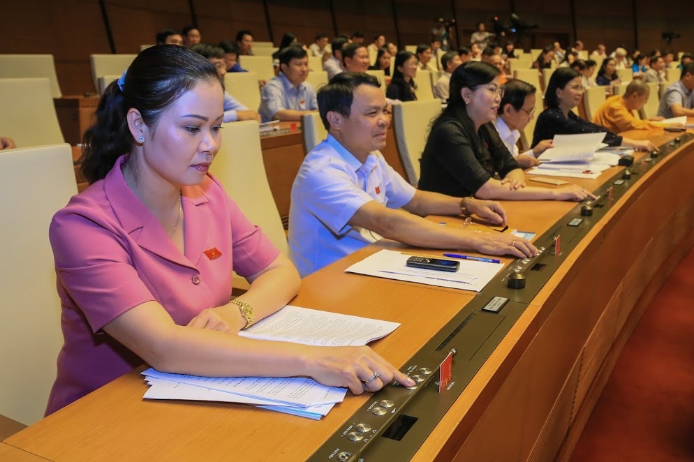 Thong qua Luat Phong chong tham nhung anh 2