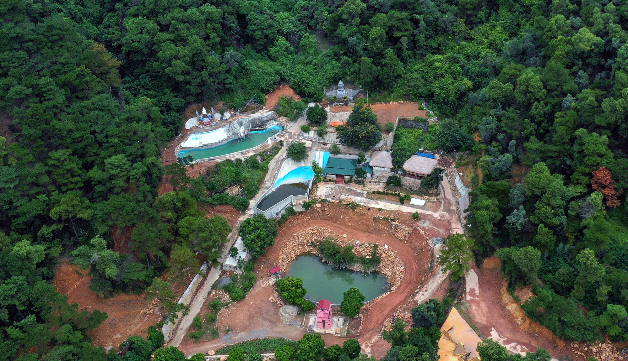 'Xu ly can bo xong, cong trinh xe thit rung Soc Son van con nguyen' hinh anh