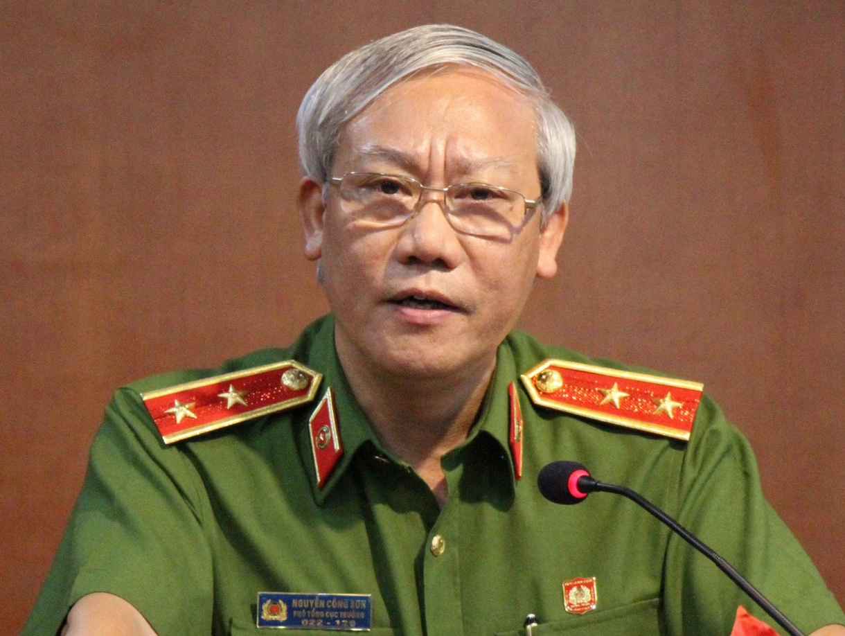 Hai tuong cong an,  quan doi bi canh cao anh 1