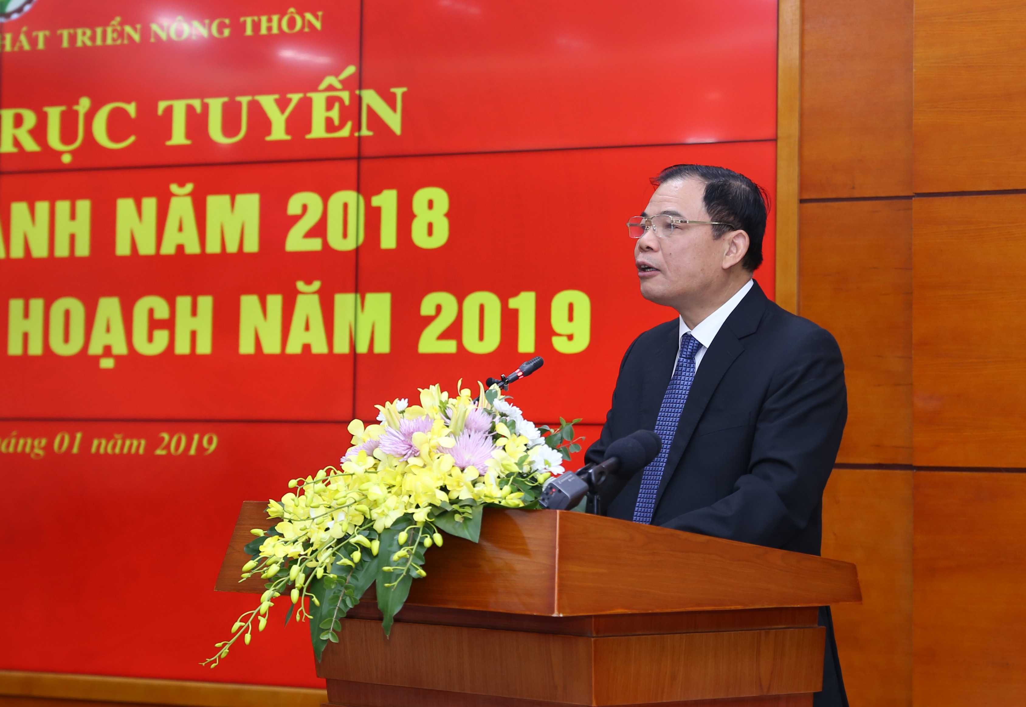 Thủ tướng Nguyễn Xuân Phúc ảnh 3 Thu tuong Nguyen Xuan Phuc anh 3