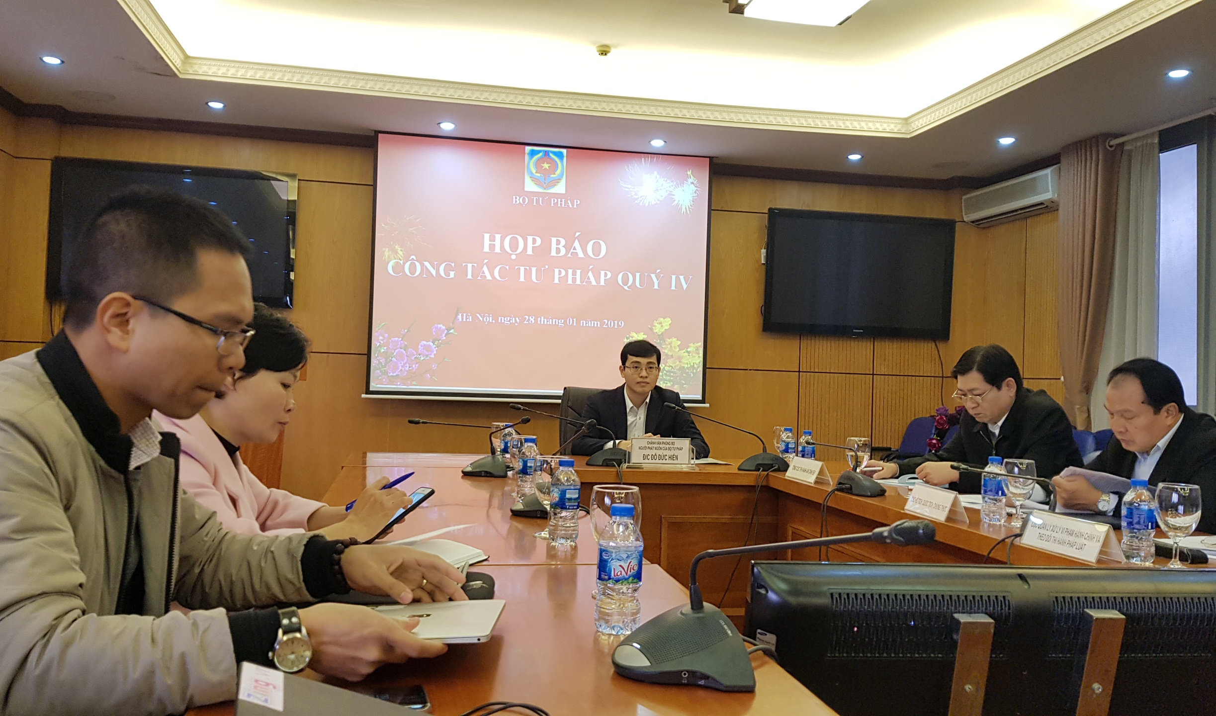 Cấm ghi âm, ghi hình khi tiếp công dân ảnh 2 Cam ghi am, ghi hinh khi tiep cong dan anh 2