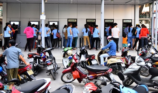 Ngan hang hua khong de ATM het tien dip cuoi nam hinh anh