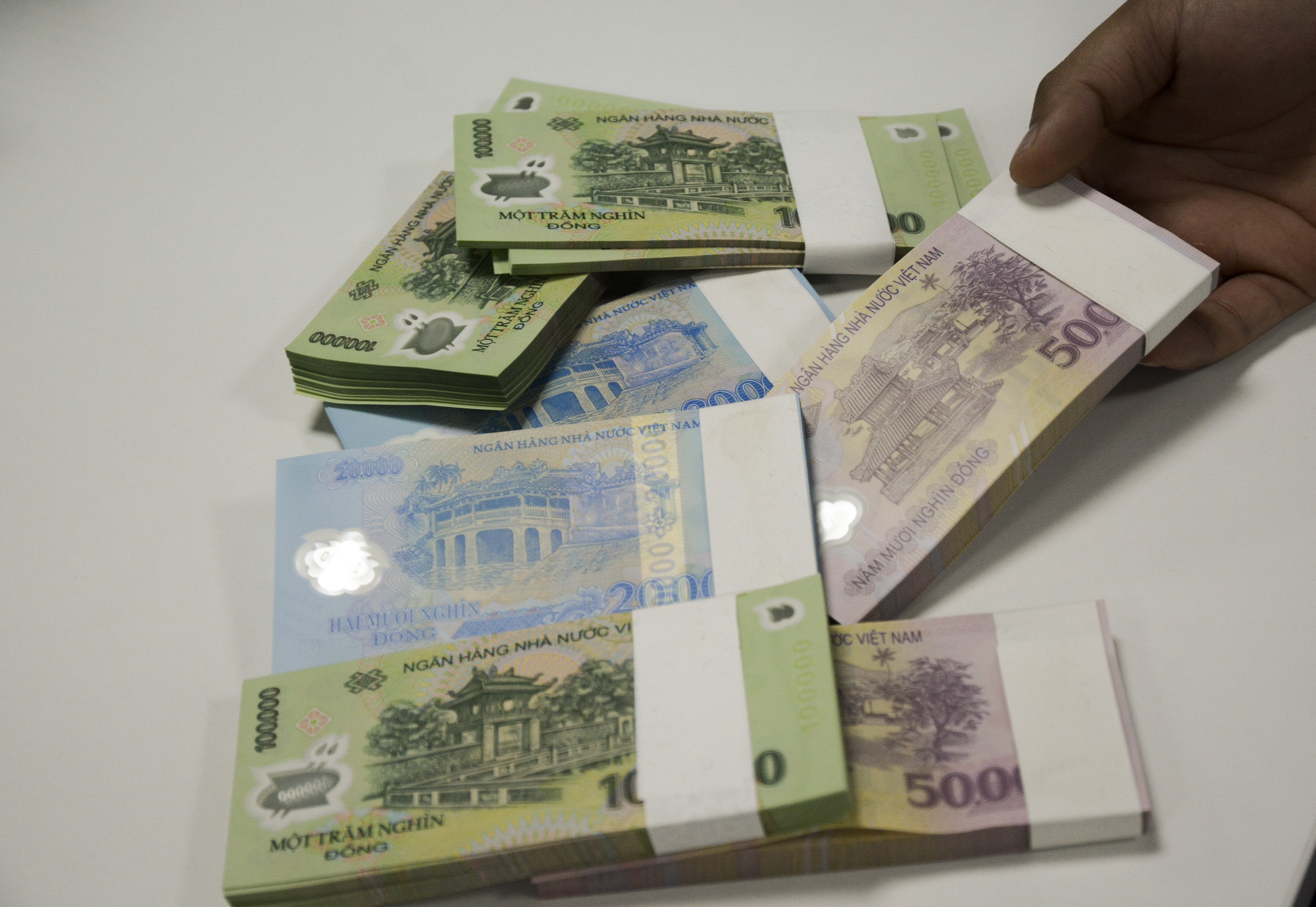 Khan tien moi menh gia 10.000 dong hinh anh