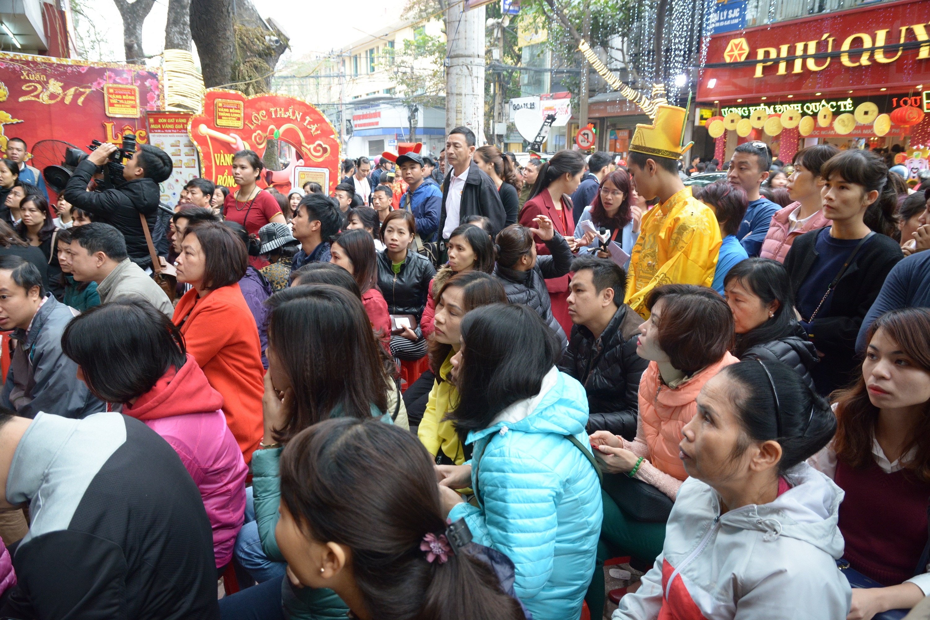 mua vang ngay via than tai anh 2