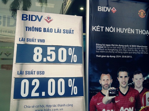 Thay gi tu viec cac ngan hang day manh lai suat huy dong? hinh anh