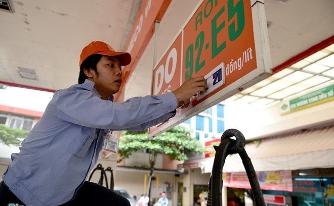 Da trinh de xuat tang thue moi truong voi xang len 8.000 dong mot lit hinh anh