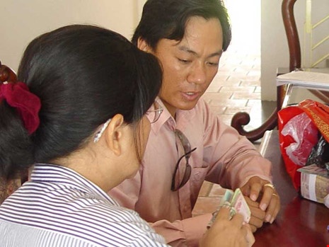 Di dau cung gap co dat hinh anh