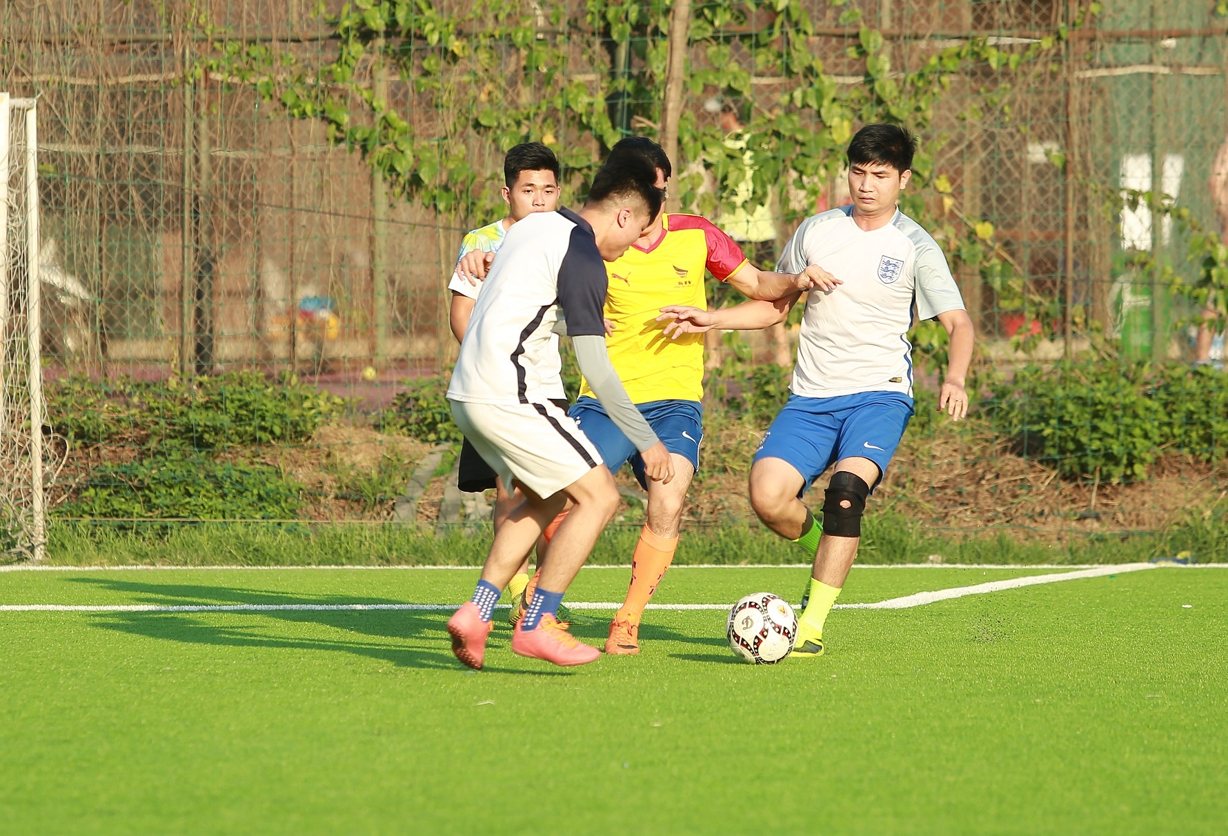 Doi bong da Zing.vn chien thang ngay dau ra quan anh 1