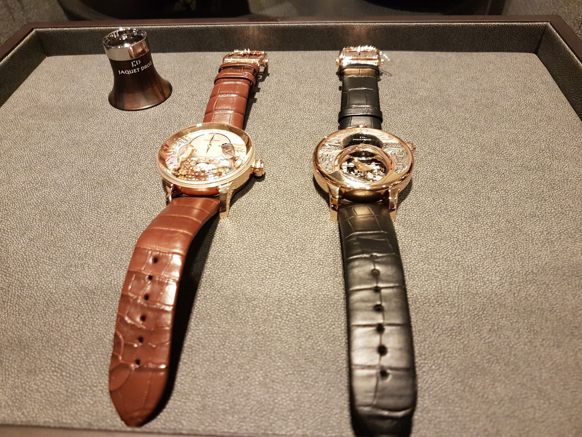 Hai chiec dong ho to chim tri gia 24 ty dong anh 1