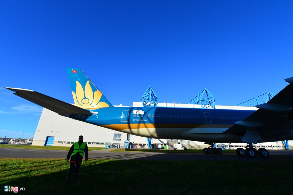 Phi cong Vietnam Airlines duoc tra 1, 4 ty dong anh 1