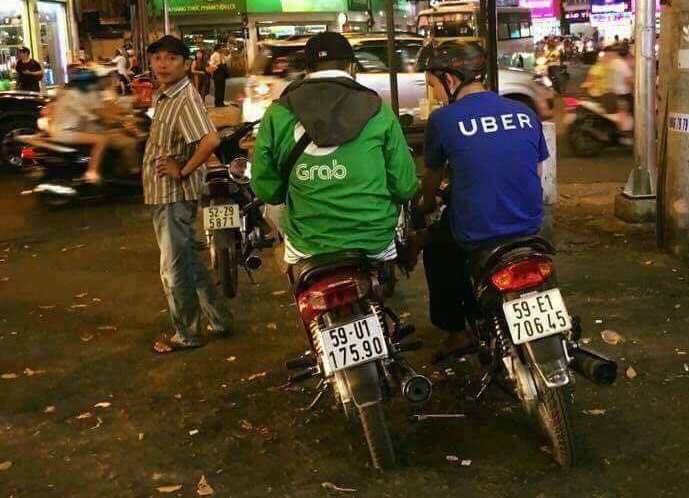 Cuộc chiến 2 bánh Uber, Grab, xe ôm truyền thống ảnh 1 Cuoc chien 2 banh Uber, Grab, xe om truyen thong anh 1