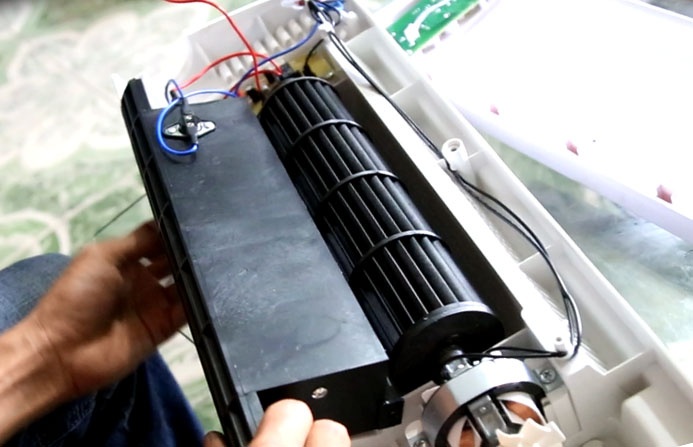 Co gi ben trong dieu hoa mini 2 chieu gia 550.000 dong? hinh anh