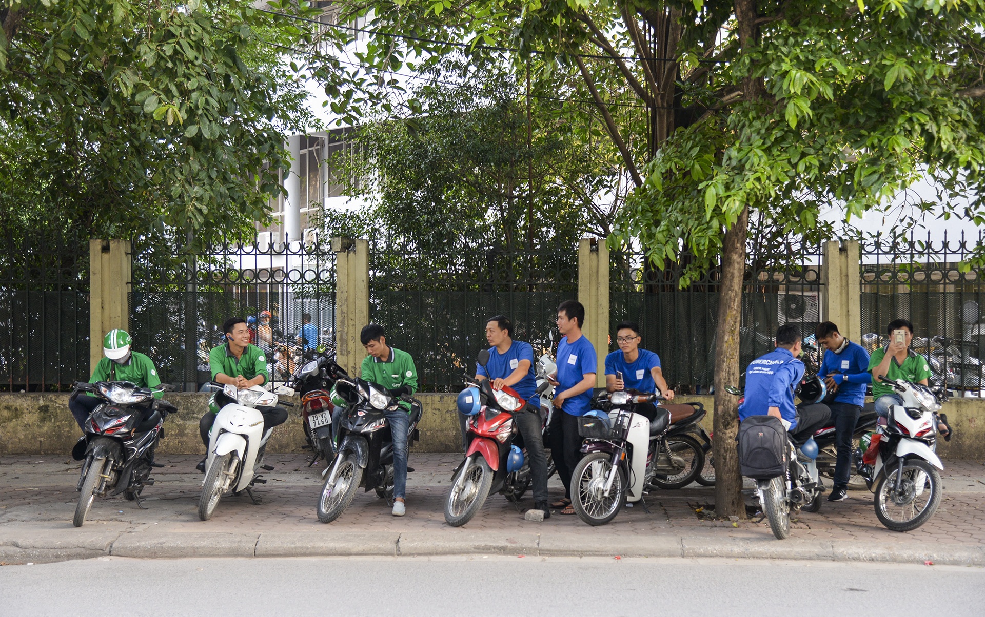 Đăng ký trở thành xe ôm Uber, Grab ảnh 1 Dang ky tro thanh xe om Uber, Grab anh 1